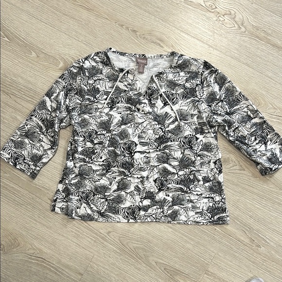Chico’s Black and White Patterned Top - Picture 1 of 6
